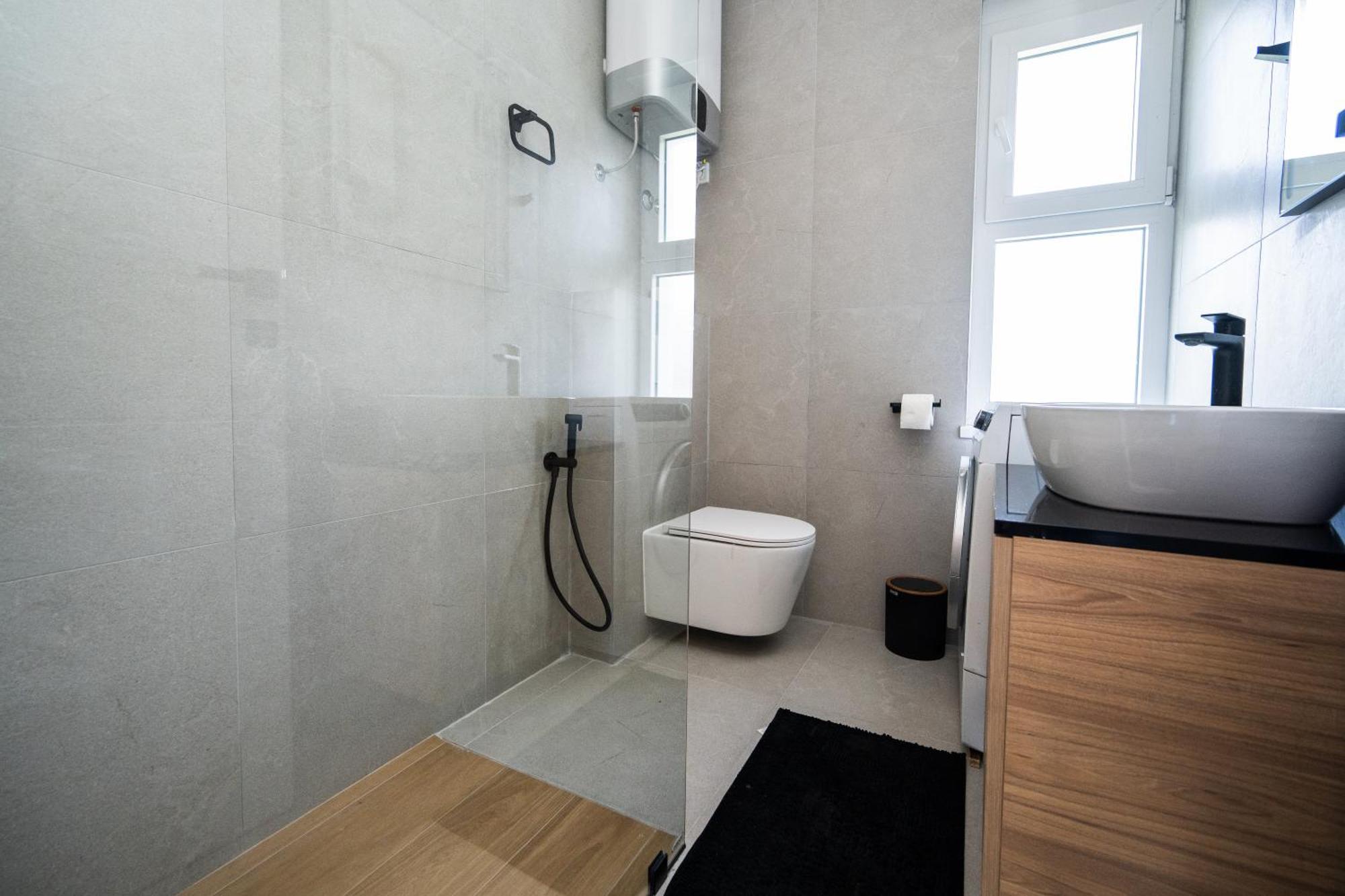 Bright 2Bdr Apartment With Balcony - Free Parking Sarajevo Exterior photo