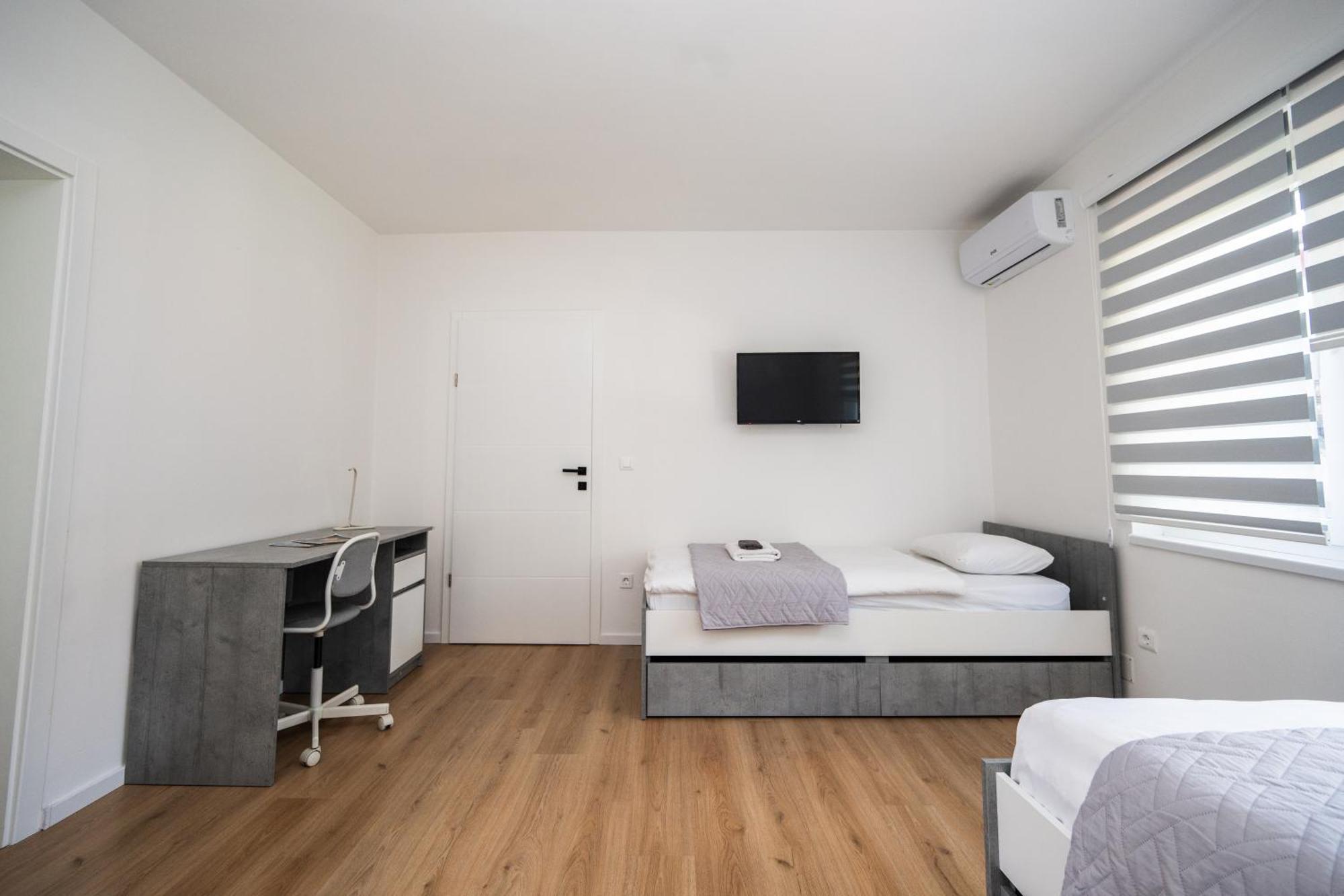 Bright 2Bdr Apartment With Balcony - Free Parking Sarajevo Exterior photo